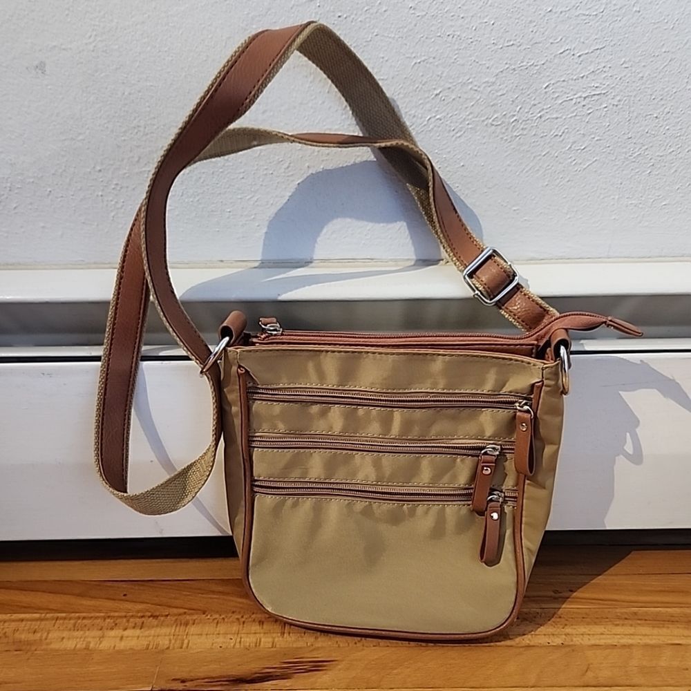 GAL Womens Crossbody Tan Multi-pocket Adjustable Strap Messenger
